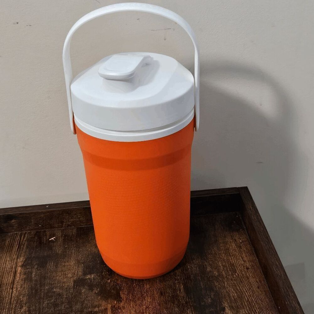 Gatorade 1/2 Gallon 90s Plastic Igloo Travel Jug Orange and White